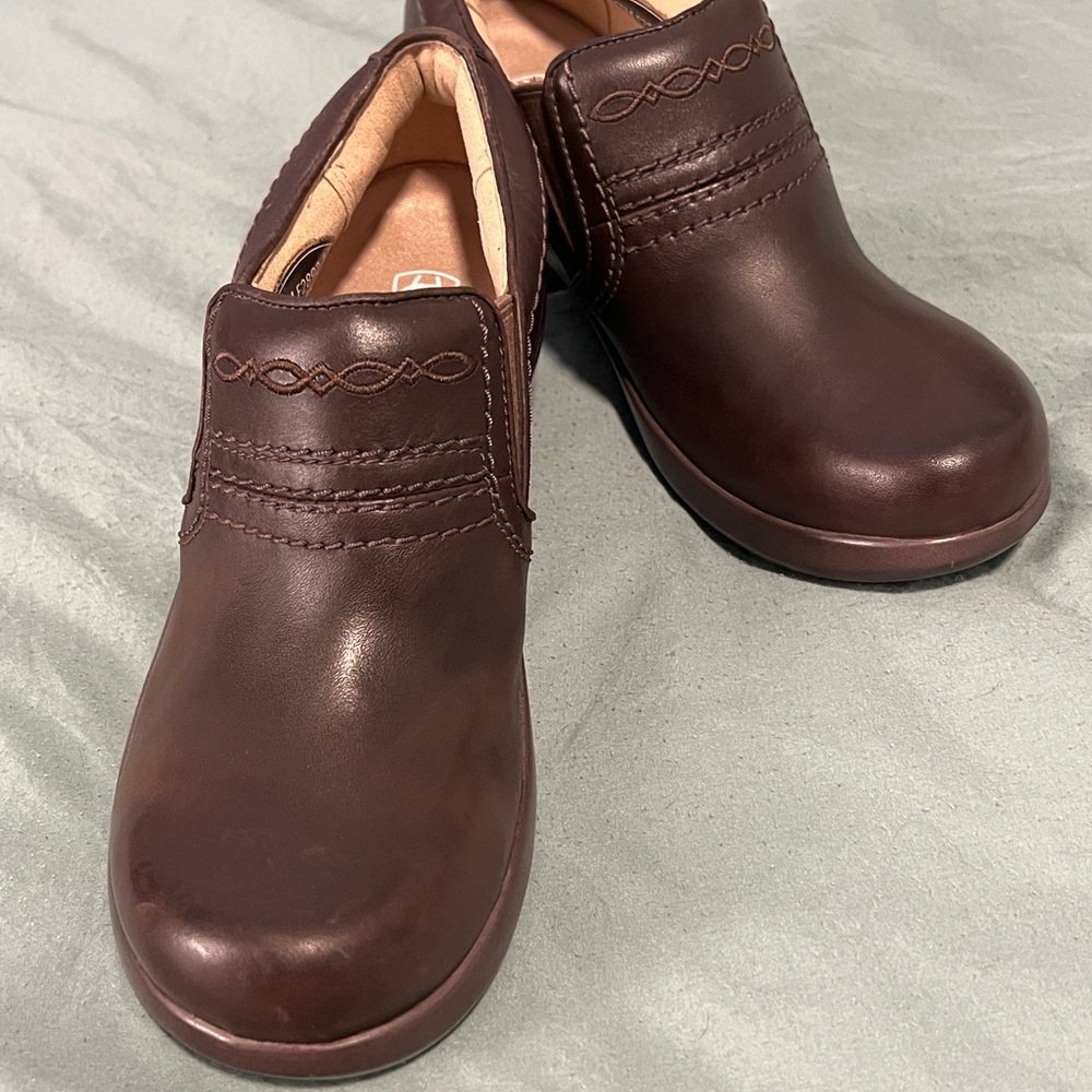 Ariat Static Dissipating SD Work Clogs Brown Leather Women’s Sz 7.5B - Med Width